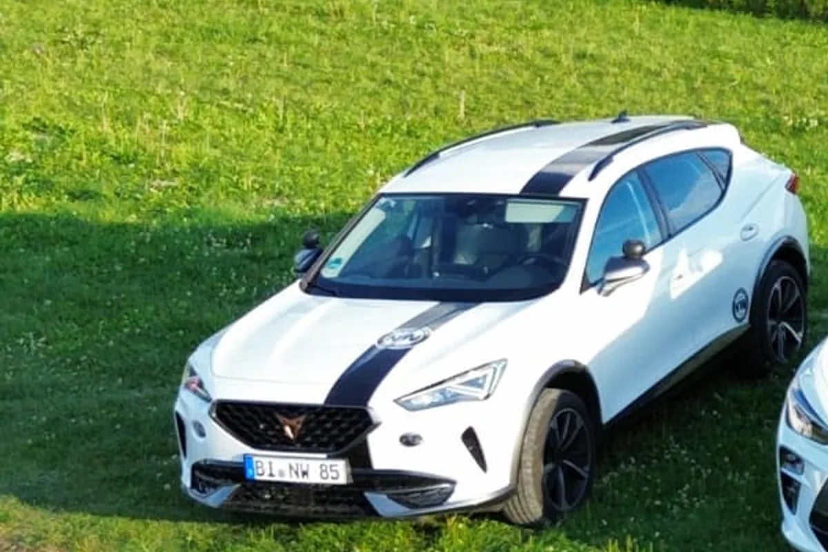 Cupra Formentor (Schaltwagen) der Fahrschule Norbert Witte, Kennzeichen BI-NW 85