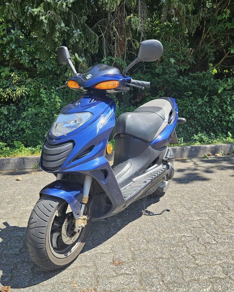 Ausbildungsmotorrad Suzuki Roller der Fahrschule Norbert Witte für die Klasse AM