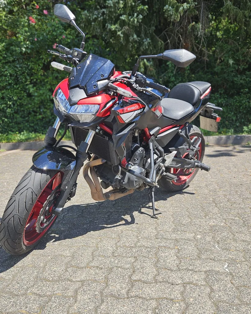 Ausbildungsmotorrad Kawasaki Z650 der Fahrschule Norbert Witte für die Klasse A