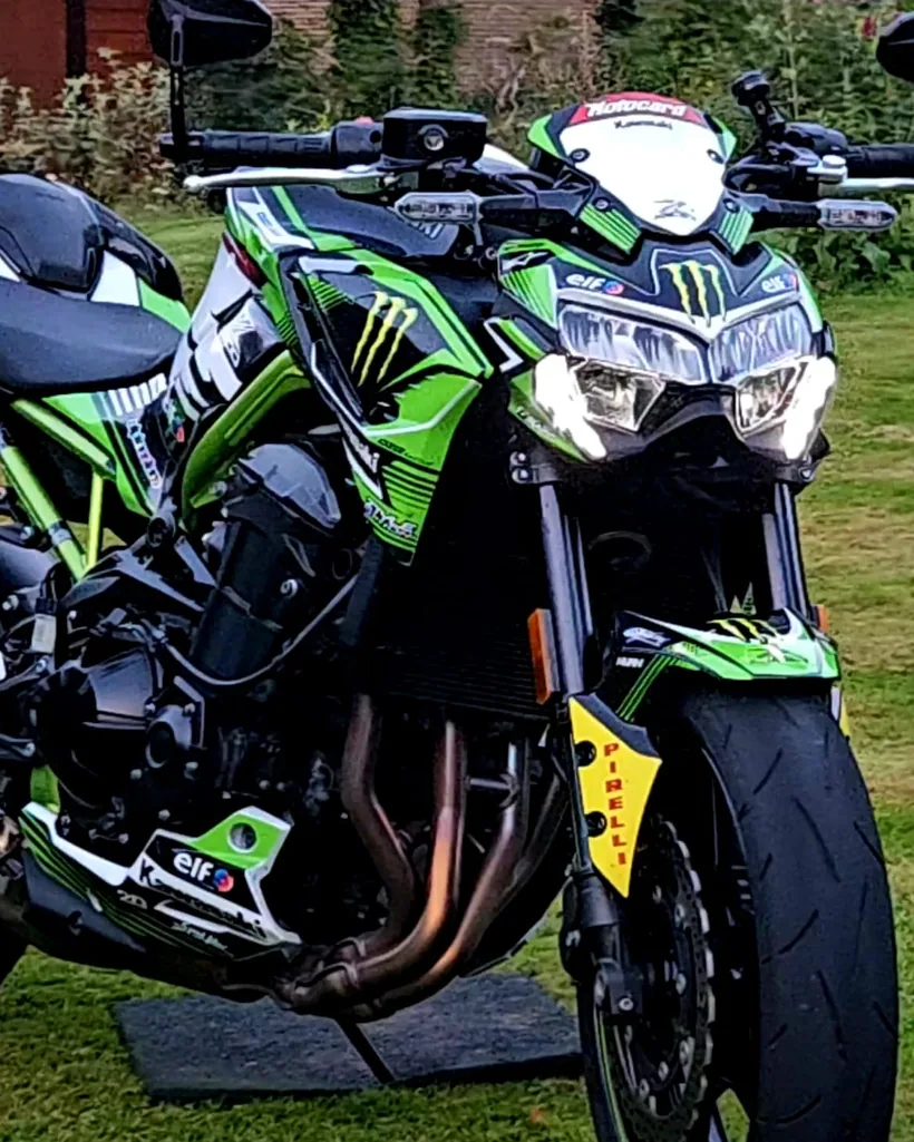 Begleitfahrzeug Kawasaki Z900 der Fahrschule Norbert Witte